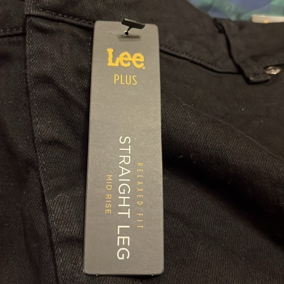 NWT Lee Women's Plus Size Relaxed Fit Straight Leg Jean 18W Long - Picture 9 of 9